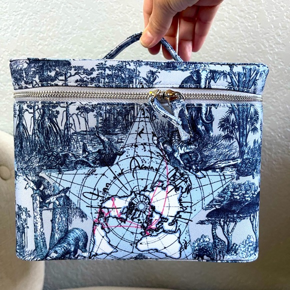 DIOR Beauty Vanity Case With Mirror Around The World Motif 2024 Loyalty … - Picture 11 of 15
